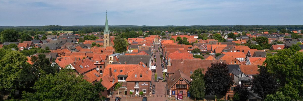 Luftbild mit Sicht auf die Innenstadt Fürstenaus