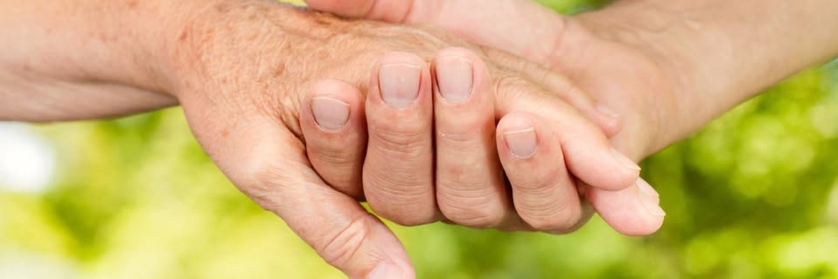 2 Hände die sich unterstützen