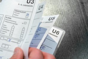 Darstellung von Heftseiten für die ersten Untersuchung für das Kind