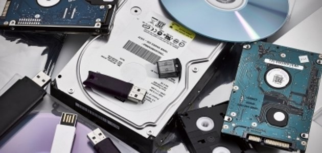 Datenträger verschiedene Datenträger, Festplatten, Sticks, CDs, Bandlaufwerke, Disketten