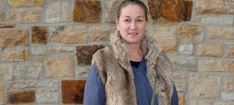 Frau mit historischem Kostüm